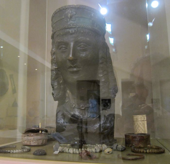 Голова девушки. (Восстановленная урартская скульптура 8 века до н.э. ). Музей Еревана. Фото Лимарева В.Н.  